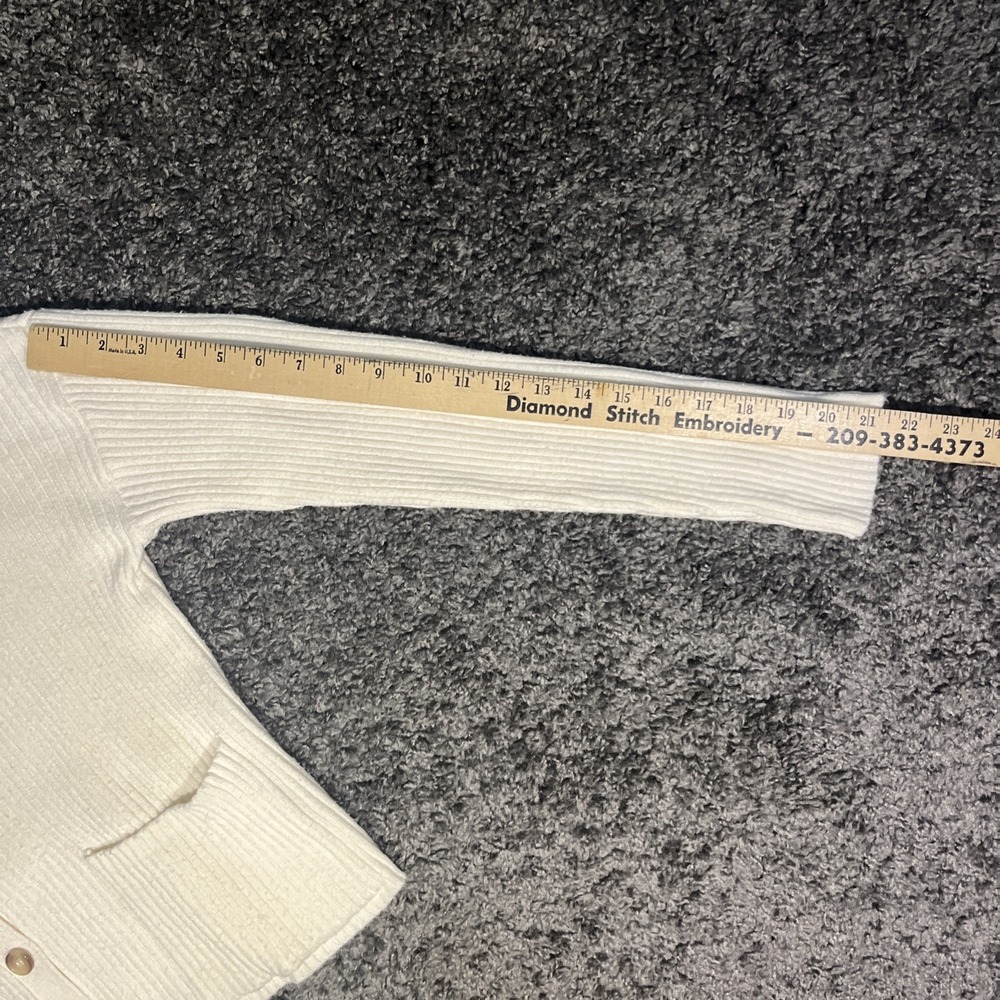 Pink rose Size medium three button long sleeve cardigan cream colored W/ Pockets - Picture 4 of 7